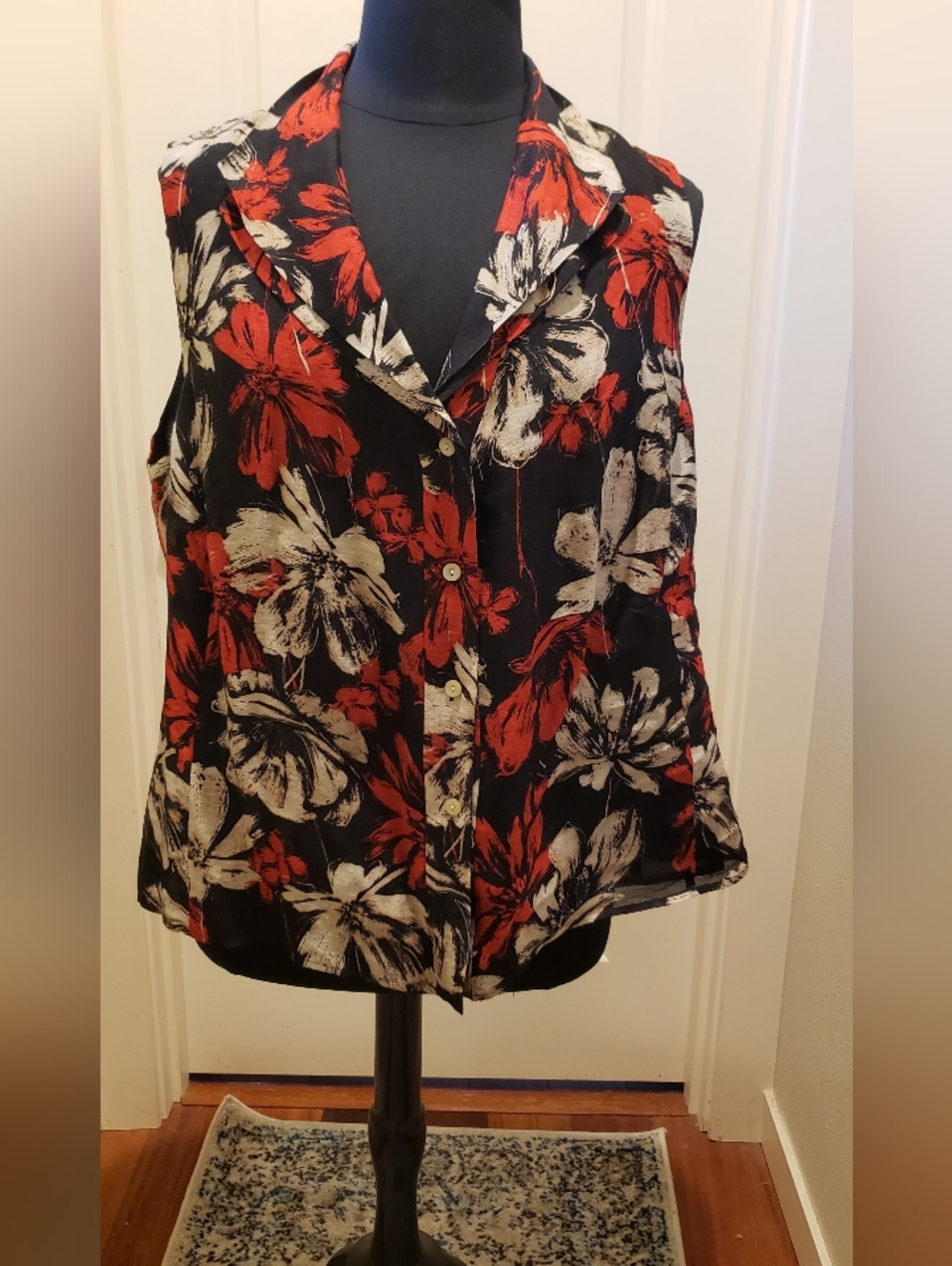 Jones New York Sleeveless Floral Linen Shirt In Black, Red & Cream, Lined